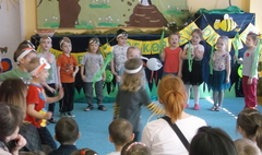 Wiosenne dekoracje przedszkolaków (link otworzy duże zdjęcie)