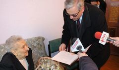 Setne urodziny Pani Klary Springer. (link otworzy duże zdjęcie)