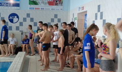 Gimnazjalne zawody pływackie. (link otworzy duże zdjęcie)