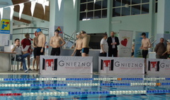 Gimnazjalne zawody pływackie. (link otworzy duże zdjęcie)