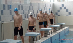 Gimnazjalne zawody pływackie. (link otworzy duże zdjęcie)