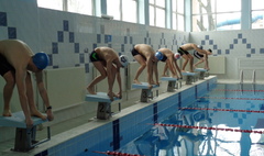 Gimnazjalne zawody pływackie. (link otworzy duże zdjęcie)