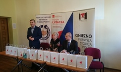 Aktywni seniorzy na warsztatach komputerowych (link otworzy duże zdjęcie)