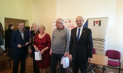 Aktywni seniorzy na warsztatach komputerowych (link otworzy duże zdjęcie)