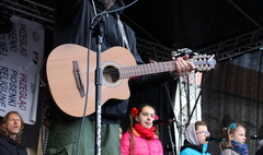 Koncerty znanych i lubianych zespołów muzycznych. (link otworzy duże zdjęcie)