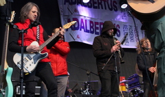 Koncerty znanych i lubianych zespołów muzycznych. (link otworzy duże zdjęcie)