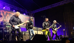 Koncerty znanych i lubianych zespołów muzycznych. (link otworzy duże zdjęcie)