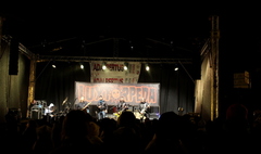 Koncerty znanych i lubianych zespołów muzycznych. (link otworzy duże zdjęcie)