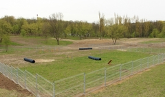 Zdjęcie nowego wybiegu dla psów (link otworzy duże zdjęcie)