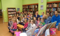 Przedszkolak też chce być czytelnikiem (link otworzy duże zdjęcie)