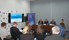 Zdjęcie z konferencji prasowej na której zapowiadano warsztaty charrette (link otworzy duże zdjęcie)