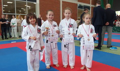 Świetne występy gnieźnieńskich karateków. (link otworzy duże zdjęcie)