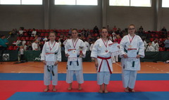 Świetne występy gnieźnieńskich karateków. (link otworzy duże zdjęcie)