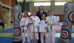 Świetne występy gnieźnieńskich karateków. (link otworzy duże zdjęcie)