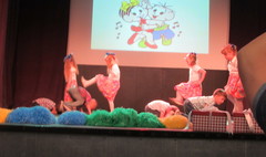 Mali mistrzowie tańca zaprezentowali się w MOK. (link otworzy duże zdjęcie)