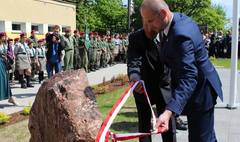 Nadanie skwerowi przy Szkole Podstawowej nr 9 imienia Adama Pługa Borysa.