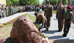 Nadanie skwerowi przy Szkole Podstawowej nr 9 imienia Adama Pługa Borysa. (link otworzy duże zdjęcie)