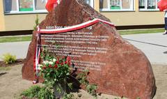 Nadanie skwerowi przy Szkole Podstawowej nr 9 imienia Adama Pługa Borysa. (link otworzy duże zdjęcie)