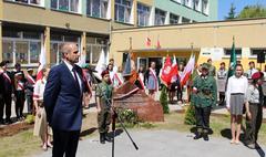 Nadanie skwerowi przy Szkole Podstawowej nr 9 imienia Adama Pługa Borysa. (link otworzy duże zdjęcie)