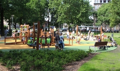 Zdjęcie nowego placu zabaw w parku im.Kościuszki w Gnieźnie (link otworzy duże zdjęcie)
