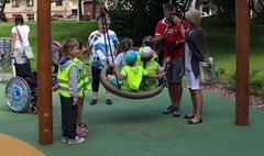 Zdjęcie nowego placu zabaw w parku im.Kościuszki w Gnieźnie (link otworzy duże zdjęcie)