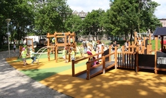 Zdjęcie nowego placu zabaw w parku im.Kościuszki w Gnieźnie (link otworzy duże zdjęcie)