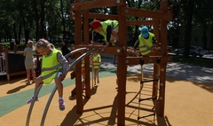 Zdjęcie nowego placu zabaw w parku im.Kościuszki w Gnieźnie (link otworzy duże zdjęcie)