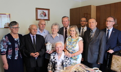 Zdjęcie zrobione podczas setnych urodzin Marty Budzyńskiej, mieszkanki Gniezna. (link otworzy duże zdjęcie)