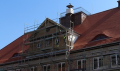 Zdjęcie remontowanej elewacji Szkoły Podstawowej nr 6 (link otworzy duże zdjęcie)