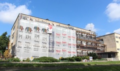 Zdjęcie remontowanej elewacji w Gimnazjum nr 4