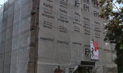 Zdjęcie remontowanej elewacji Szkoły Podstawowej nr 2 (link otworzy duże zdjęcie)