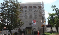 Zdjęcie remontowanej elewacji Szkoły Podstawowej nr 2 (link otworzy duże zdjęcie)