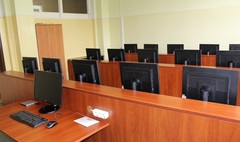 Zdjęcie pracowni terminalowej w Szkole Podstawowej nr 7 (link otworzy duże zdjęcie)