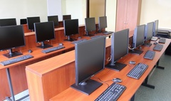 Zdjęcie pracowni terminalowej w Szkole Podstawowej nr 7 (link otworzy duże zdjęcie)