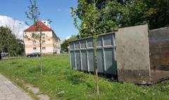 Kontener na odpady zielone.