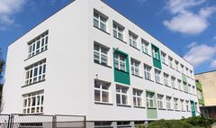 Nowa elewacja Szkoły Podstawowej nr 10 (link otworzy duże zdjęcie)
