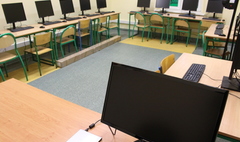 Pracownia terminalowa w SP5 (link otworzy duże zdjęcie)