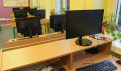 Pracownia terminalowa w SP6 (link otworzy duże zdjęcie)