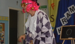 Aktorskie odwiedziny w przedszkolu (link otworzy duże zdjęcie)