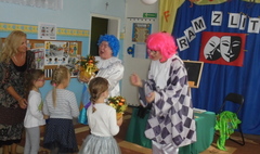 Aktorskie odwiedziny w przedszkolu (link otworzy duże zdjęcie)
