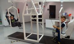 Młodzi gnieźnianie odkrywali sekrety nauki (link otworzy duże zdjęcie)