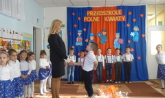 Dzień Edukacji Narodowej w Polnych Kwiatach (link otworzy duże zdjęcie)