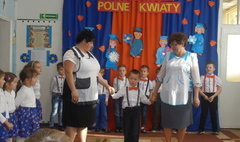 Dzień Edukacji Narodowej w Polnych Kwiatach (link otworzy duże zdjęcie)