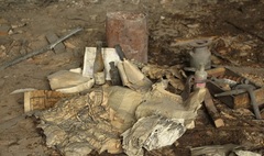 Zdjęcie znalezionych przedmiotów podczas remontu Starego Ratusza