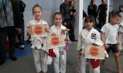 Worek medali dla zawodników Inochi Gniezno (link otworzy duże zdjęcie)