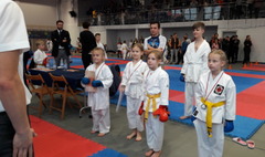 Worek medali dla zawodników Inochi Gniezno (link otworzy duże zdjęcie)