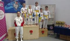 Worek medali dla zawodników Inochi Gniezno (link otworzy duże zdjęcie)