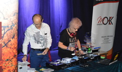 DJ Wika na andrzejkowej imprezie dla seniorów (link otworzy duże zdjęcie)
