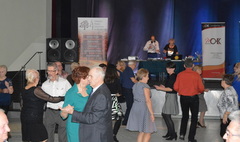 DJ Wika na andrzejkowej imprezie dla seniorów (link otworzy duże zdjęcie)