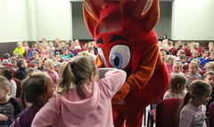 Spektakl ekologiczny z ważnym przesłaniem (link otworzy duże zdjęcie)